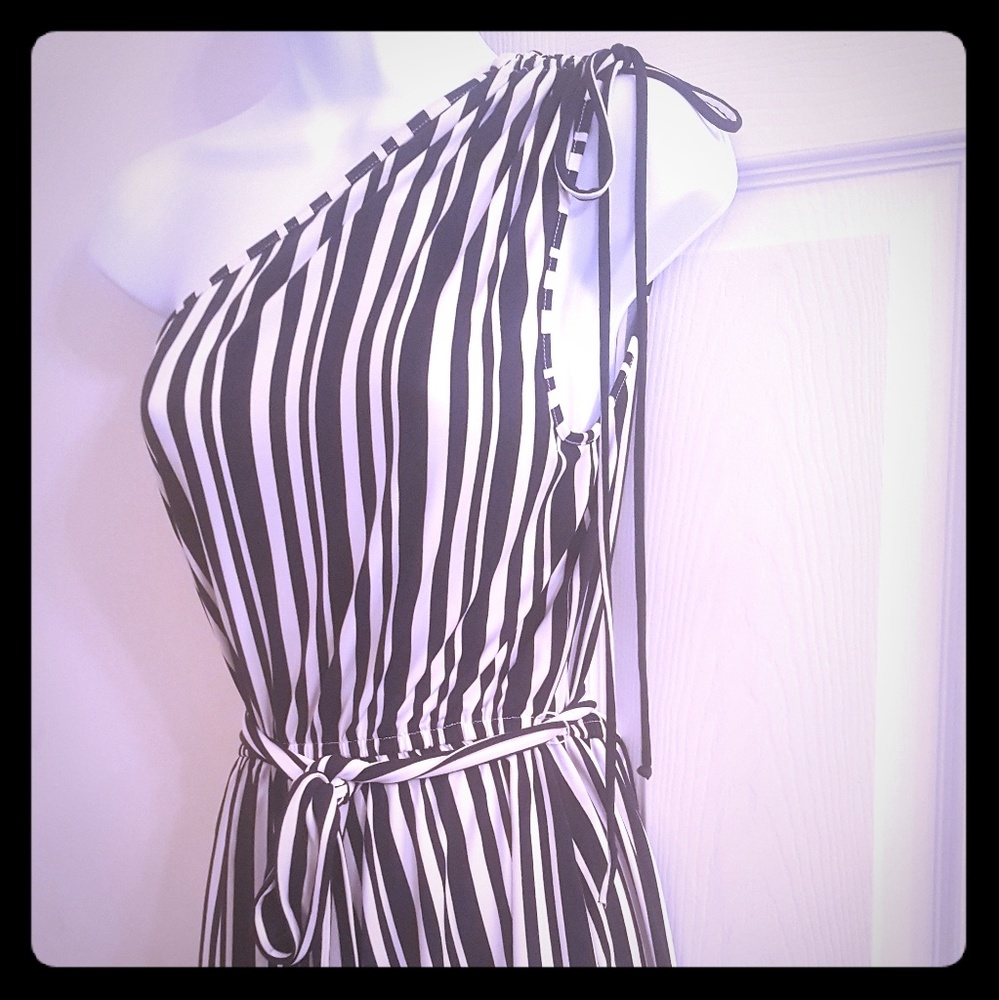 Belted half shoulder NY&Co. Stripped Romper Small